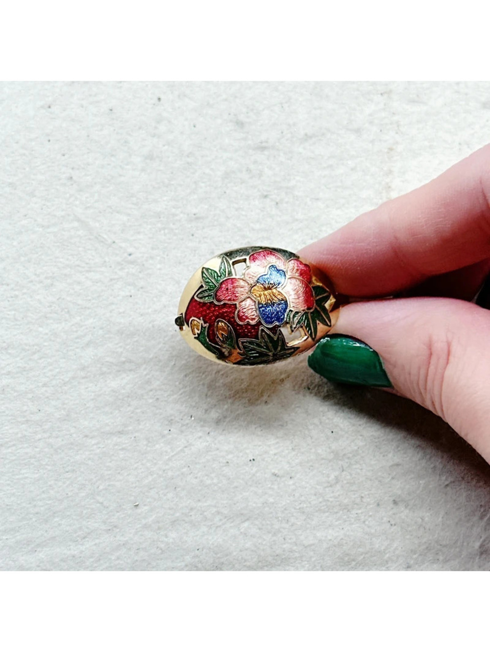 5451gc. Burgundy Cloisonne Vintage Scarf Clip